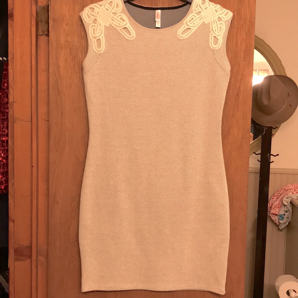 Dress with lace detail